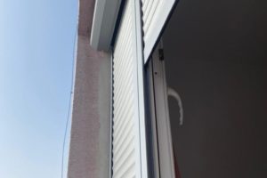Vonkajsie rolety na okna strieborna farba